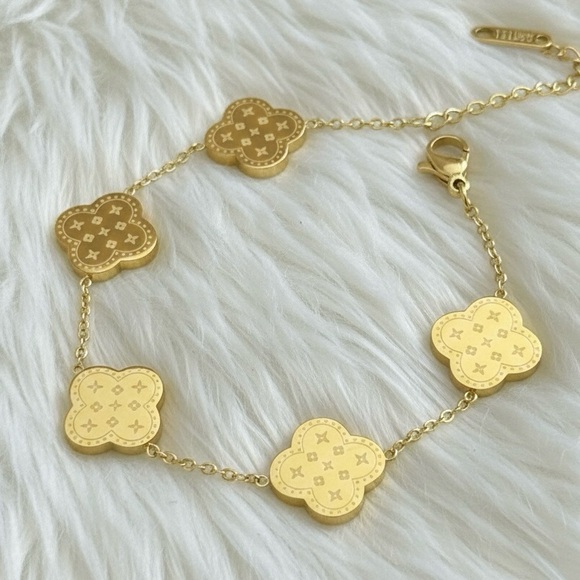 Four Leaf Clover Bracelet 18K Gold Plated Stainless Steel Bracelet - Picture 6 of 6